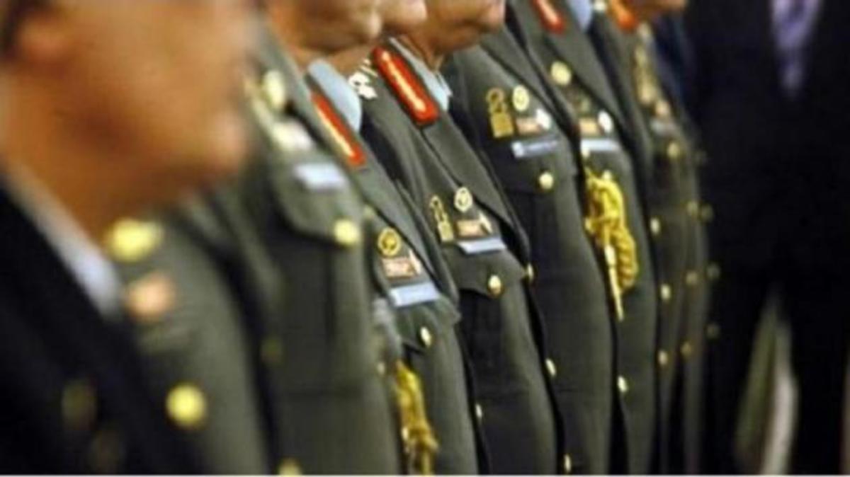 Στράτος Τζώρτζογλου – Σοφία Μαριόλα: «Καυτά» φιλιά σε παραλία της Μύκονου! [pics]