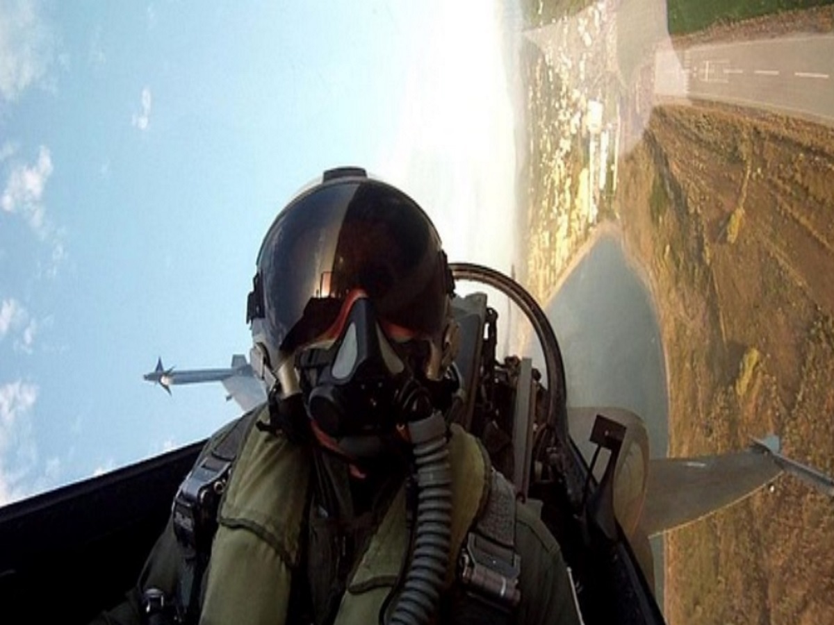 Μπήκε στη Σχολή Ικάρων μετά από “αερομαχία” με το υπουργείο Άμυνας!
