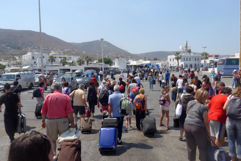 “Πυρετώδεις” ετοιμασίες στα νησιά για να ξαναϋποδεχτούν καραβιές ταξιδιωτών – Οι ελπίδες και οι ανησυχίες πολλών Δημάρχων
