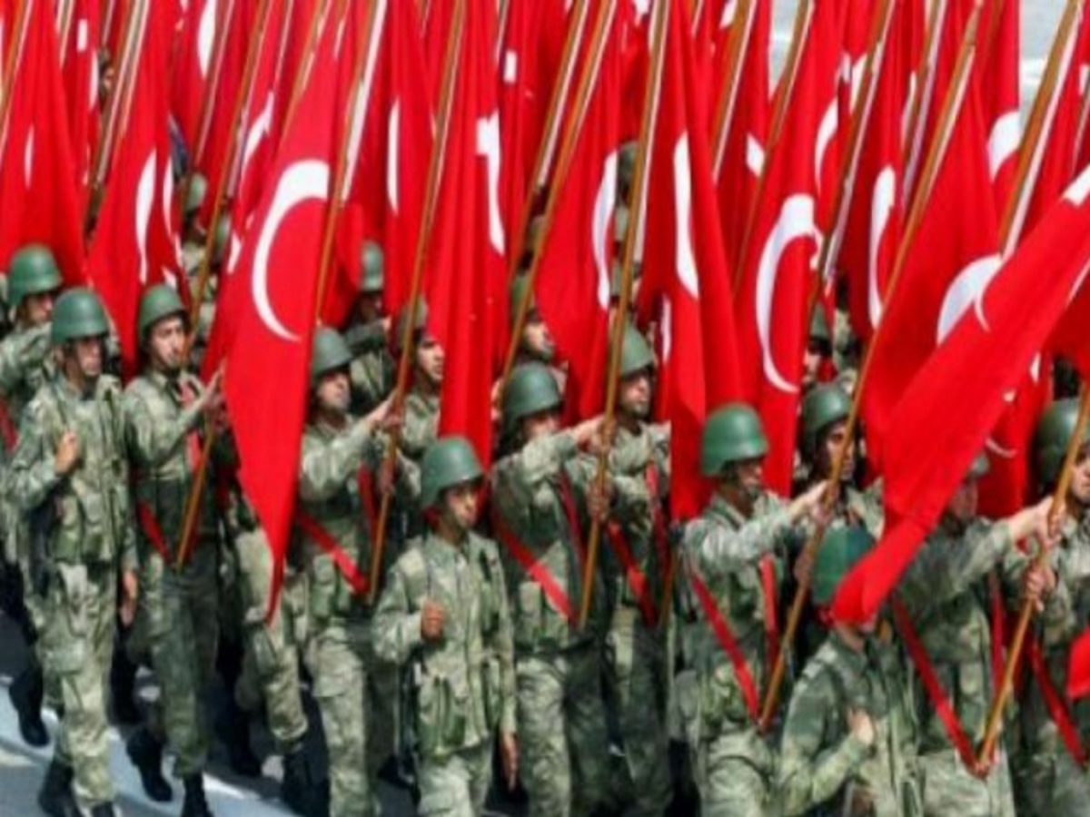 Μισό εκατομμύριο Τούρκοι θέλουν να αποφύγουν το Στρατό!