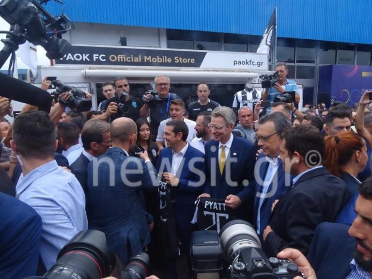 ΔΕΘ 2018: Στο περίπτερο του ΠΑΟΚ ο Τσίπρας