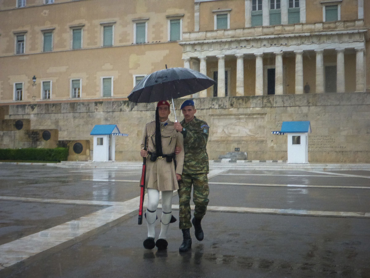 Επιχείρηση “σώστε” τον Εύζωνα