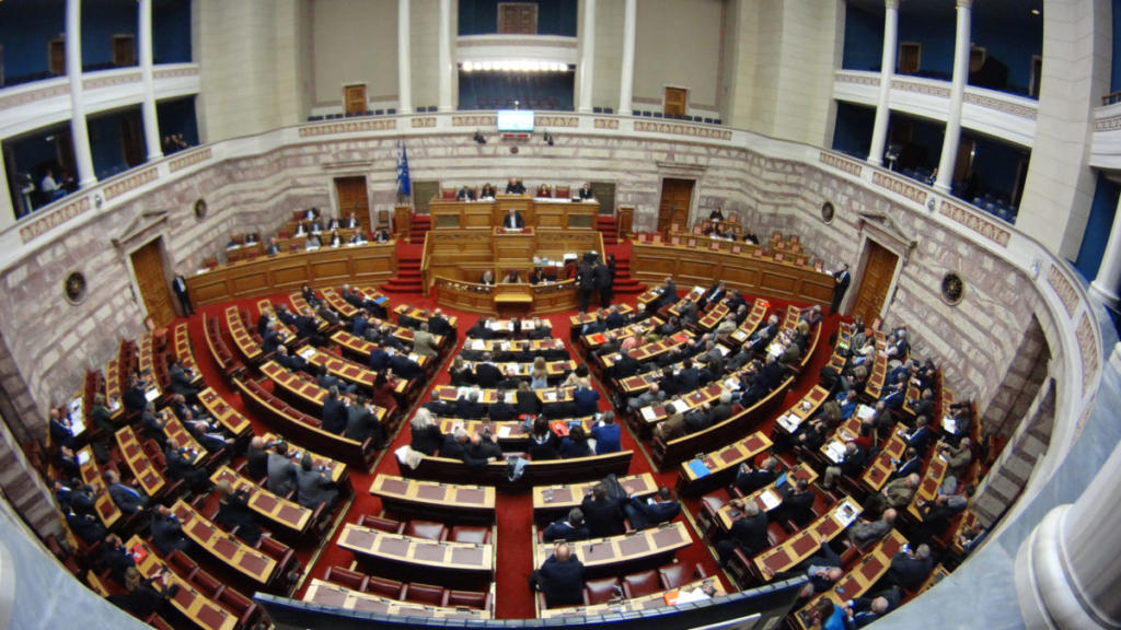 Κατατέθηκε στην Βουλή η τροπολογία για τον κατώτατο μισθό