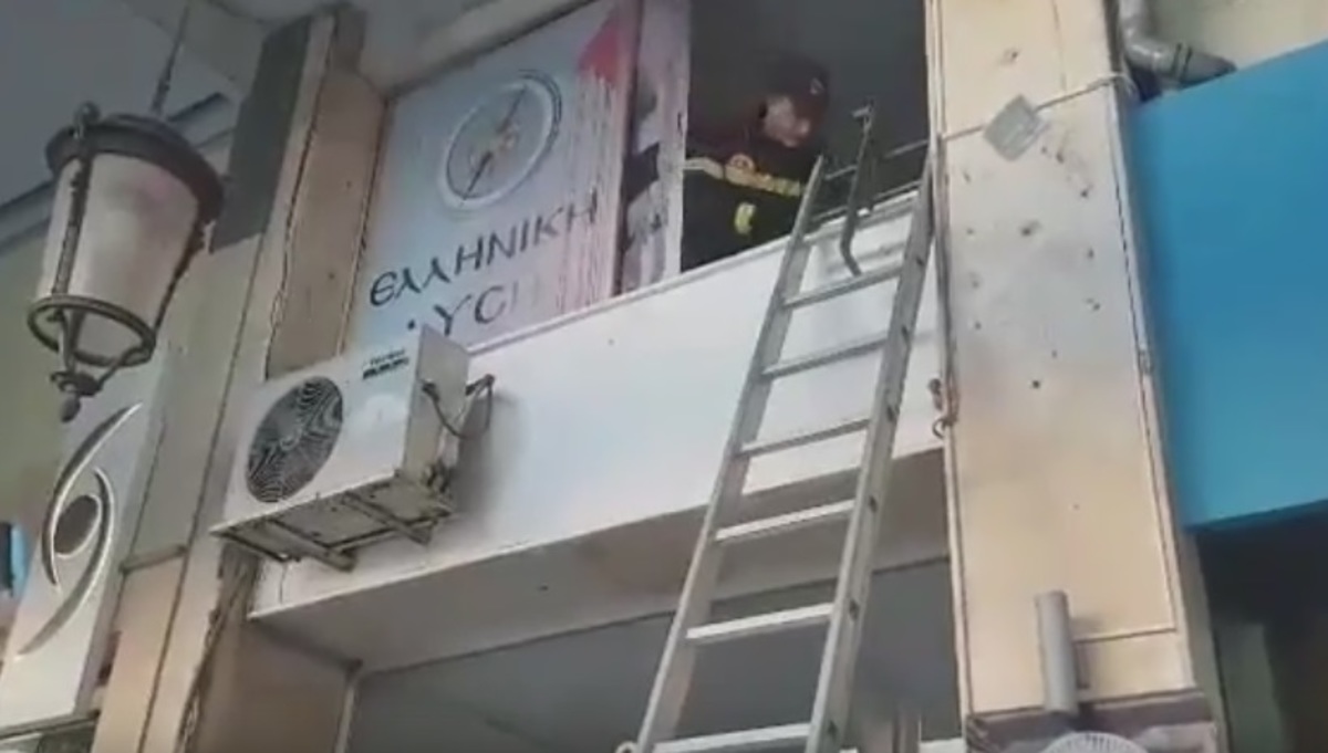 Νέα επίθεση στα γραφεία του Κ. Βελόπουλου στην Πάτρα! video