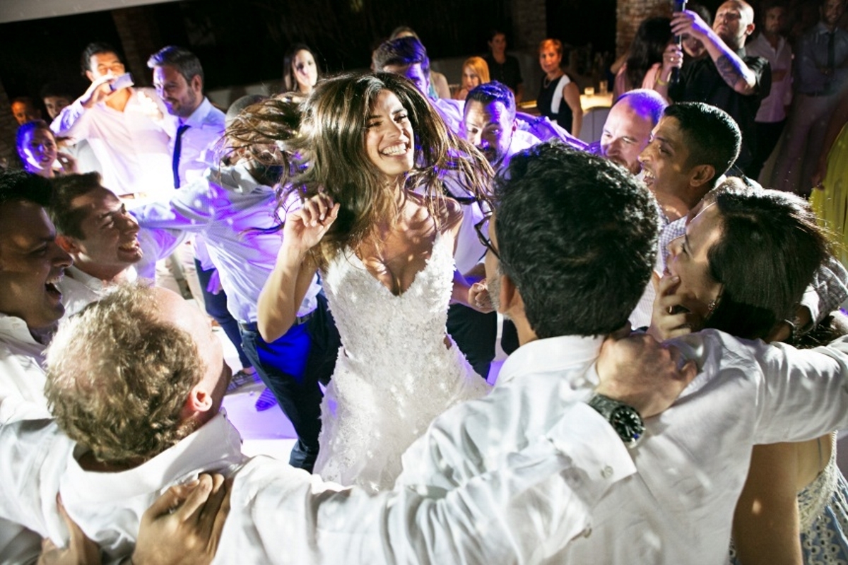 Χριστίνα Μπόμπα: Το εντυπωσιακό video από το γλέντι του γάμου της με τον Σάκη Τανιμανίδη! [vid]