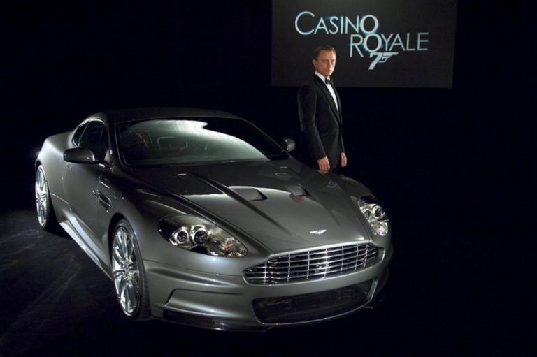 Παγκόσμια Ημέρα Τζέιμς Μποντ: Οι Aston Martin του αναστατώνουν το Λονδίνο