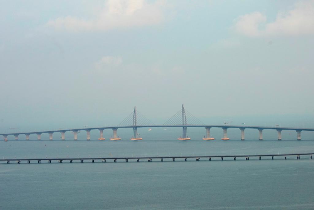 Σοκ και δέος! Αυτή είναι η μακρύτερη θαλάσσια γέφυρα στον κόσμο! [pics]