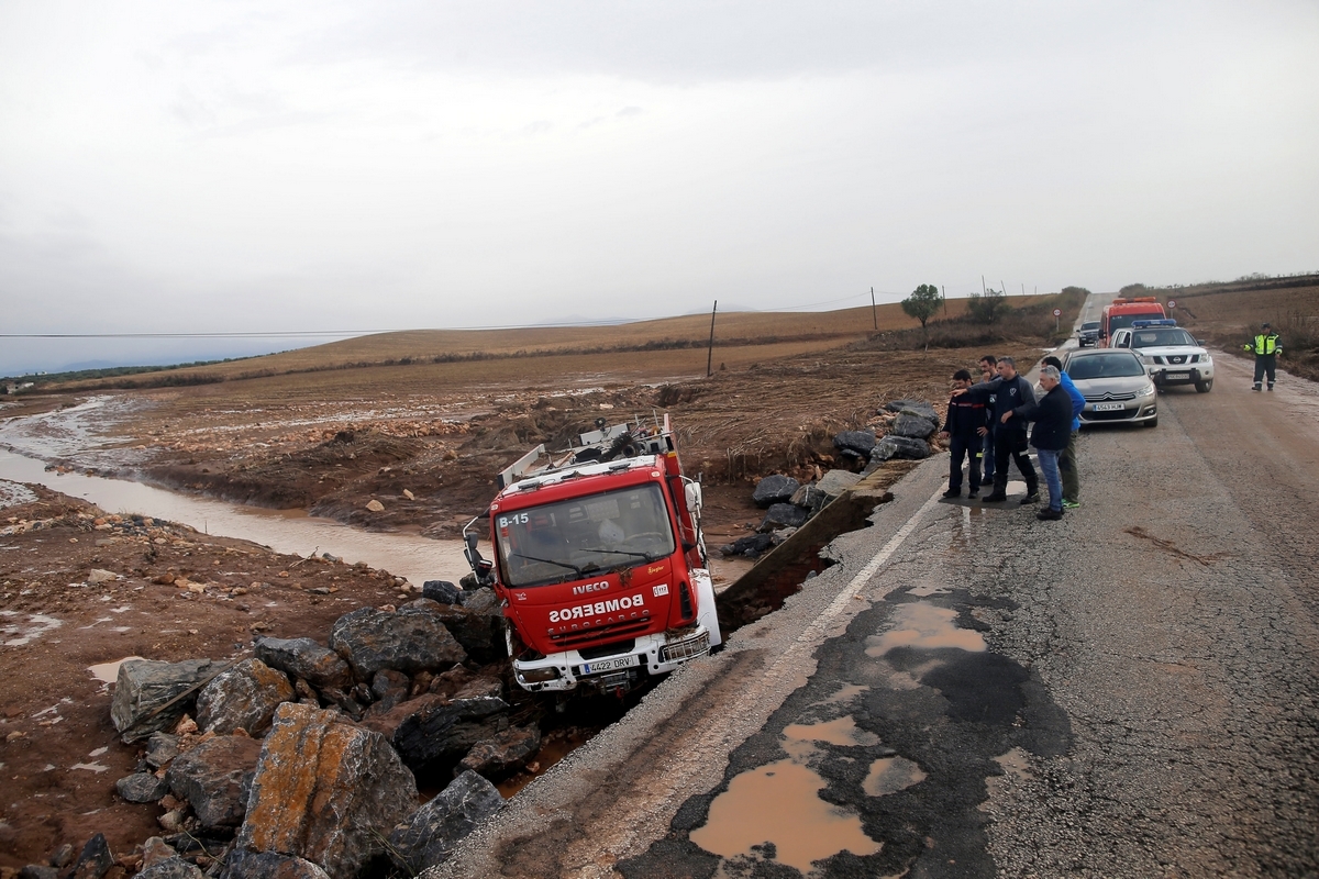 Θρήνος για πυροσβέστη στην Ισπανία – Τον σκότωσαν τα ορμητικά νερά, γλίτωσαν οι συνάδελφοί του