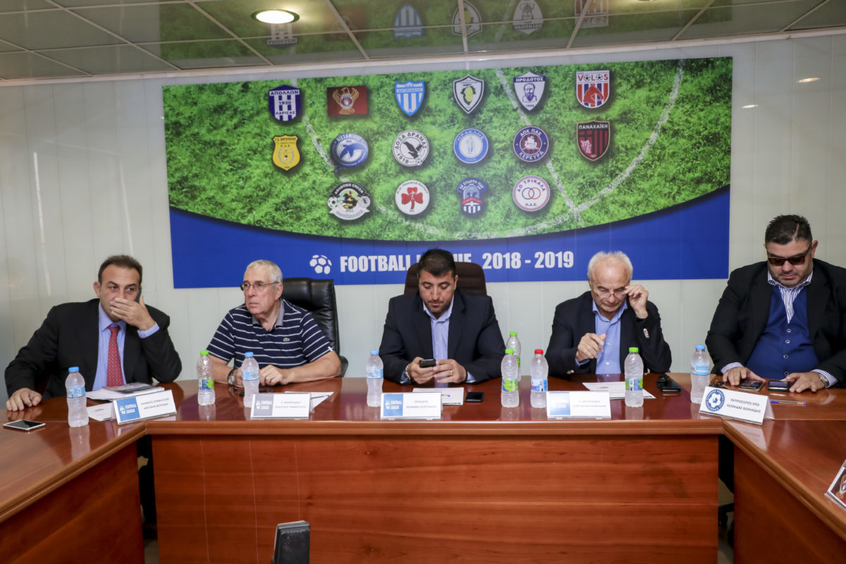 Football League: “Σέντρα” με την… παρέλαση!