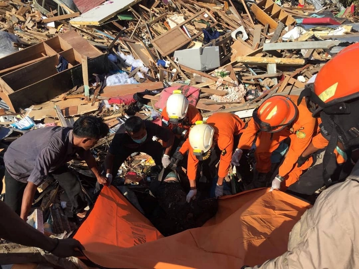 Σεισμός Ινδονησία: 1.234 νεκροί και στο βάθος πλιάτσικο