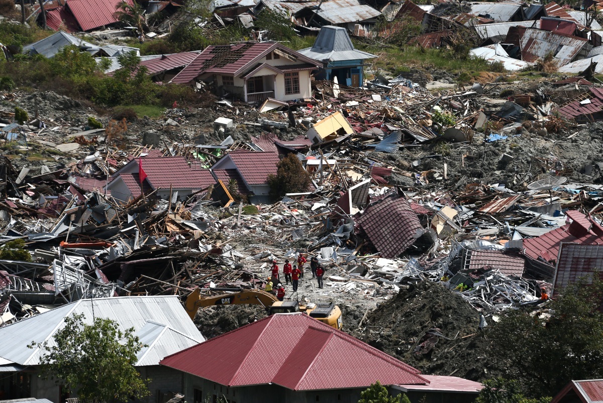 Ινδονησία: Εικόνες αποκάλυψης από το καταστροφικό χτύπημα του Εγκέλαδου και του τσουνάμι – video