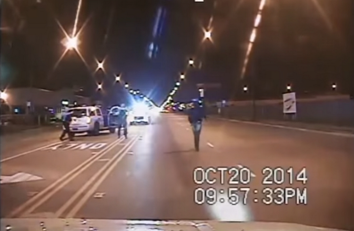 Το βίντεο καίει αστυνομικό που εκτέλεσε 17χρονο Αφροαμερικανό – Άδειασε πάνω του τον γεμιστήρα