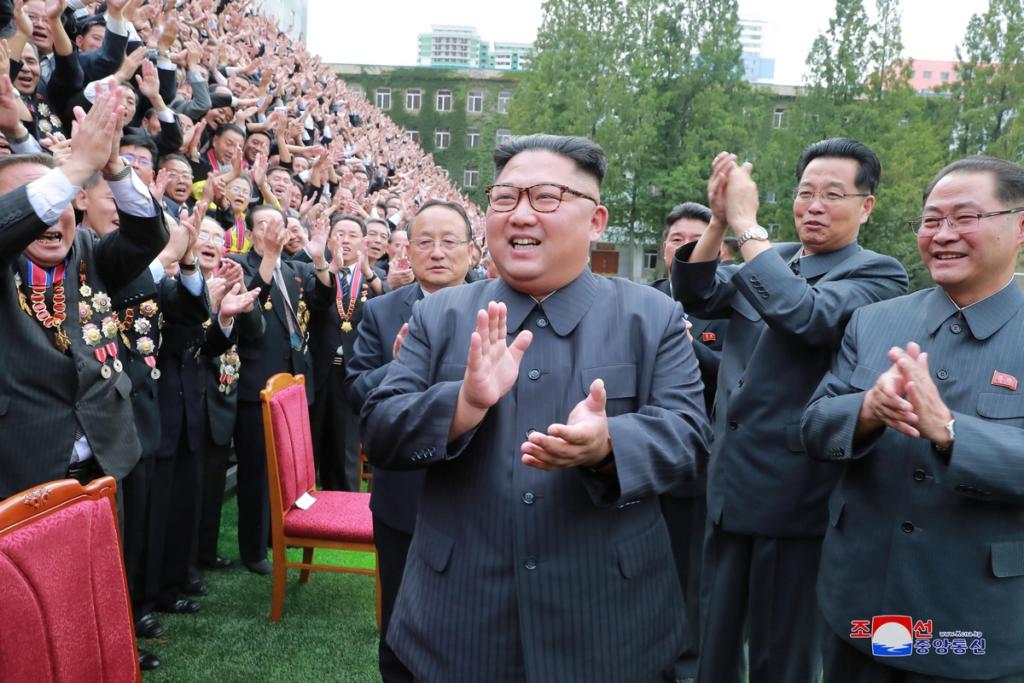 Βόρεια και Νότια Κορέα έδωσαν τα χέρια – Απομακρύνουν 11 φυλάκια