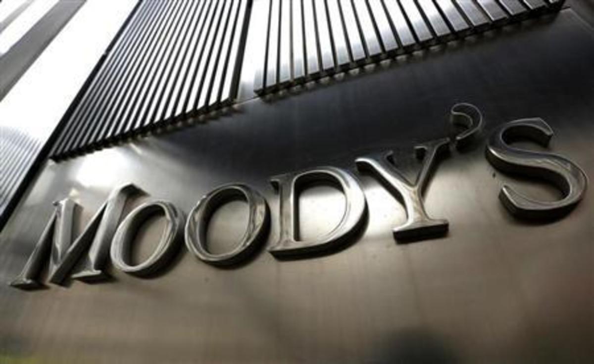 Moody’s: Η άρση των capital controls βοηθάει στην ανάκαμψη των τραπεζών