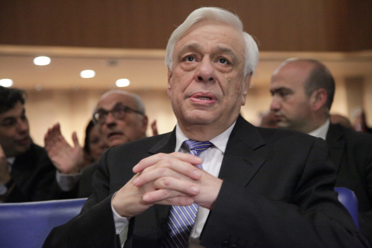 Ο Παυλόπουλος “σβήνει” τις ποινές των στελεχών των Ενόπλων Δυνάμεων!