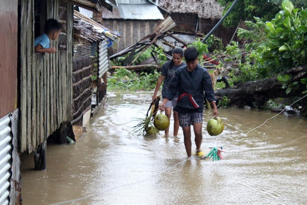 Φονικό πέρασμα του τυφώνα Γιούτου στις Φιλιππίνες – 4 παιδιά νεκρά από κατολισθήσεις!