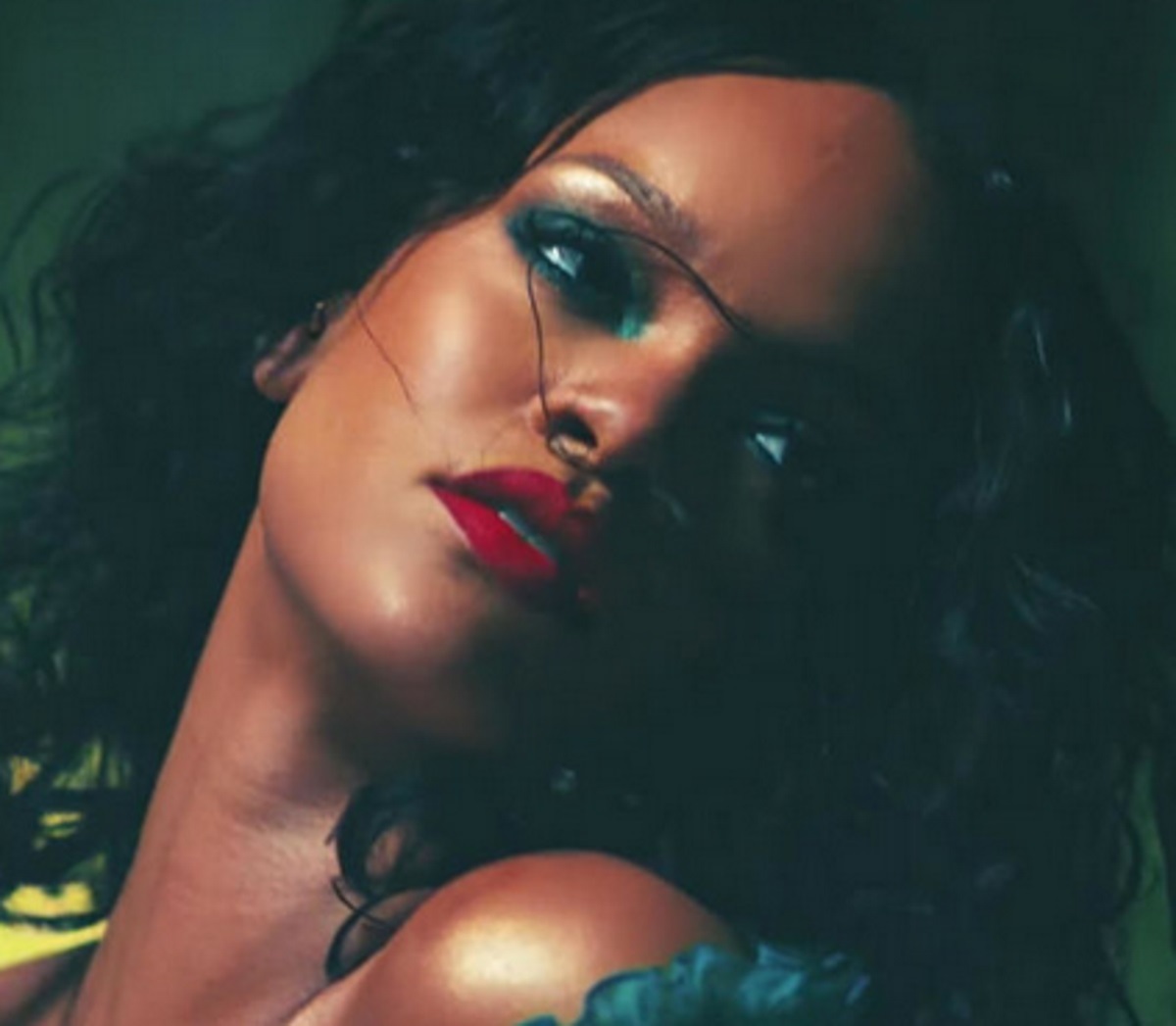 Rihanna: Είπε όχι στο Super Bowl σε ένδειξη αλληλεγγύης στον Κόλιν Καπέρνικ! – video