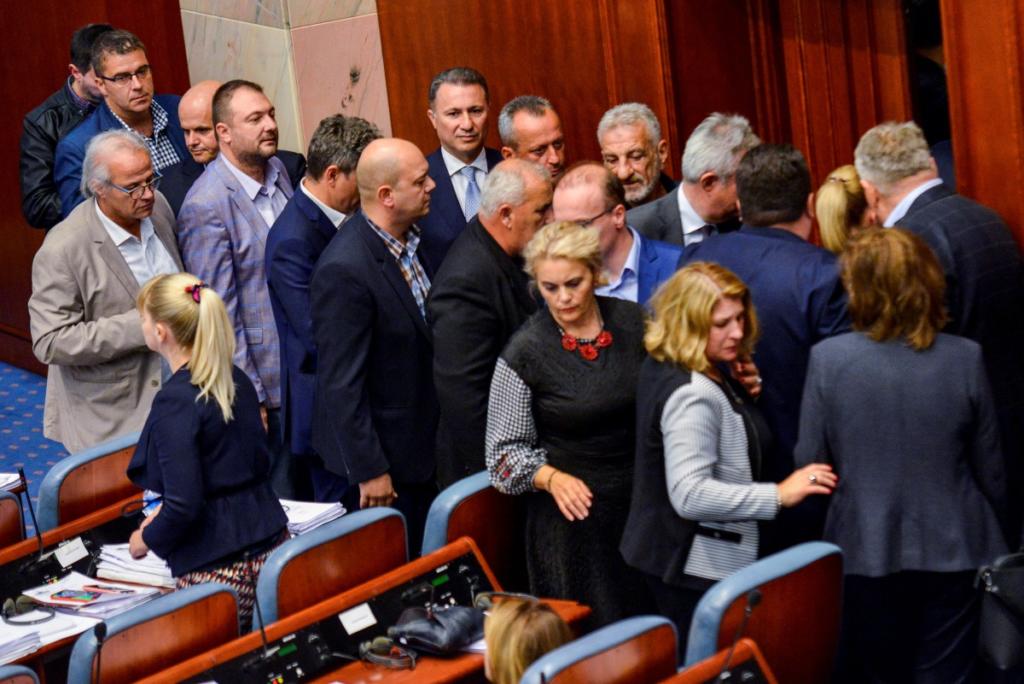Σκόπια: Οργανώθηκαν σε ομάδα οι “αντάρτες” βουλευτές που στήριξαν τον Ζάεφ!