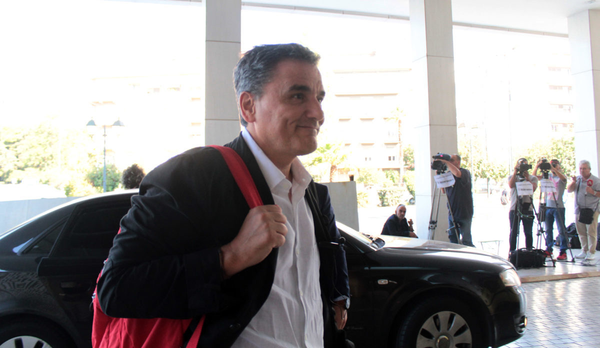 FAZ: Η Ιταλία δυσκολεύει την Ελλάδα να βγει στις αγορές – Δεν αποκλείει νέο Μνημόνιο