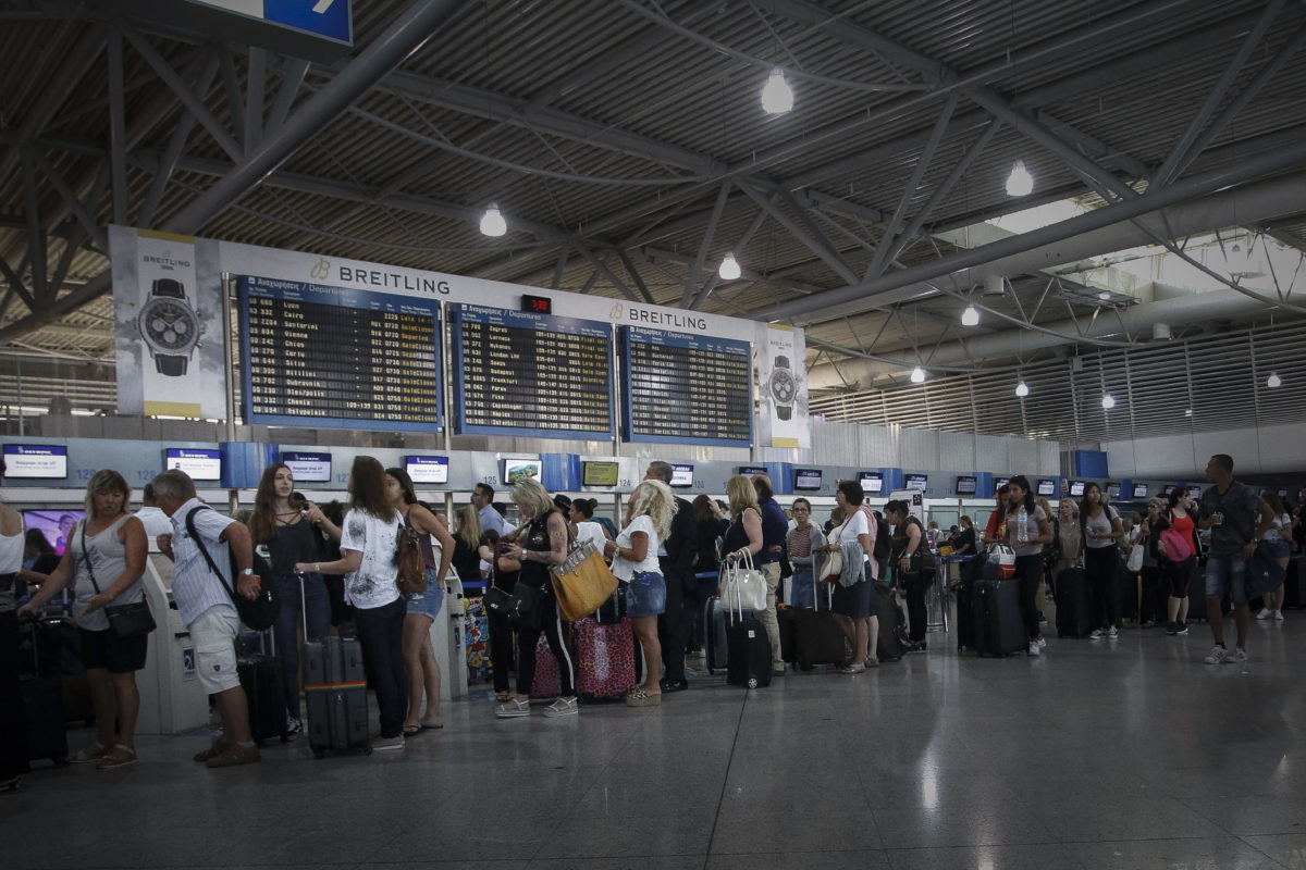 Στα ύψη η επιβατική κίνηση στα αεροδρόμια – Ιστορικό ρεκόρ ο αριθμός των επιβατών!