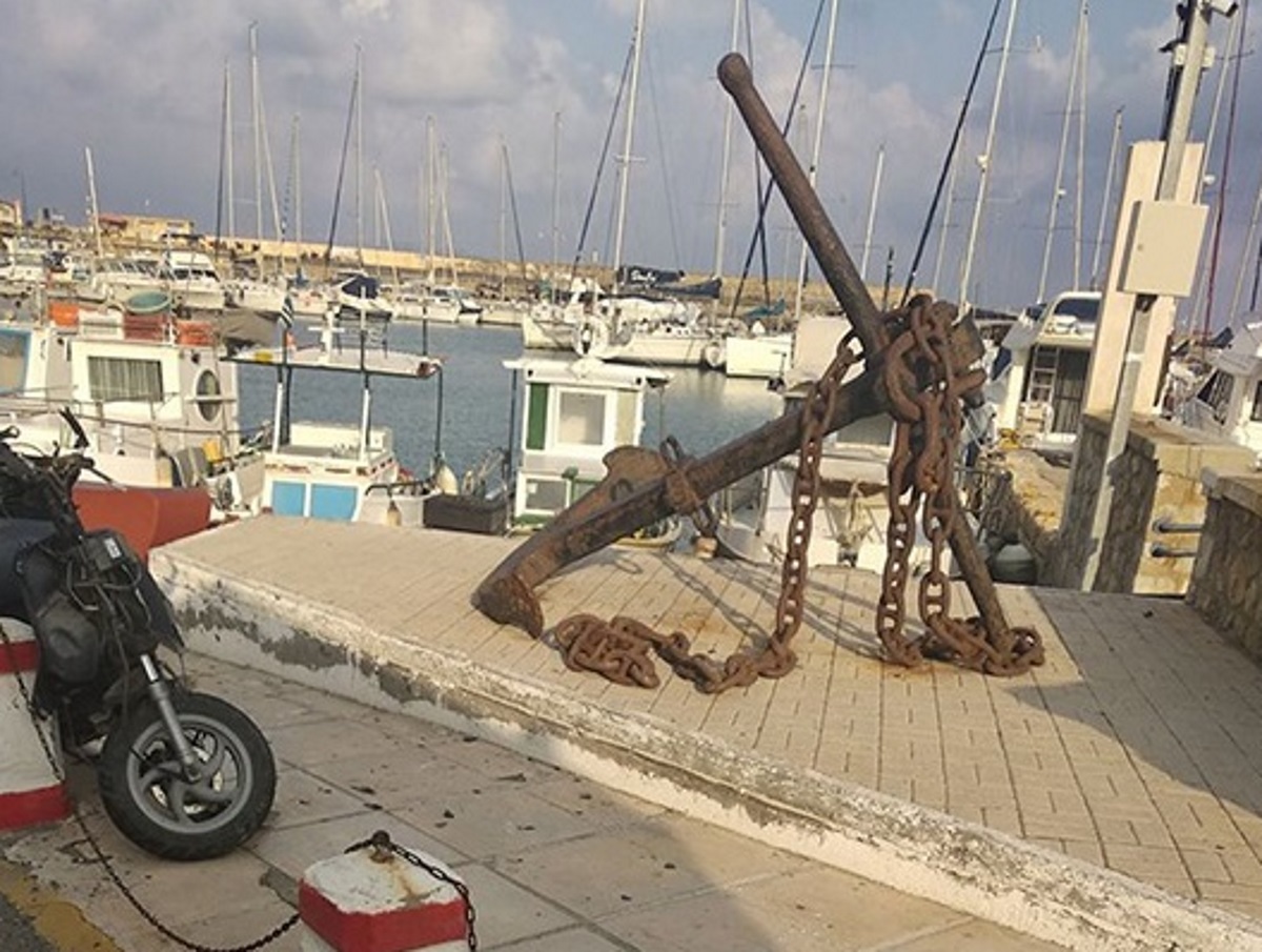 Ηράκλειο: Χαροπαλεύει οδηγός μηχανής – ‘Εχασε τον έλεγχο και έφυγε από την παραλιακή λεωφόρο [pics]