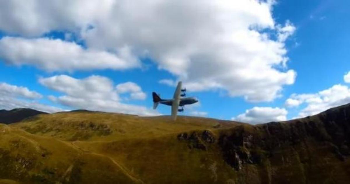 Καρέ-καρέ ελιγμοί και περάσματα από “παρέλαση” των αεροσκαφών – Πλάνα που κόβουν την ανάσα! [vid]