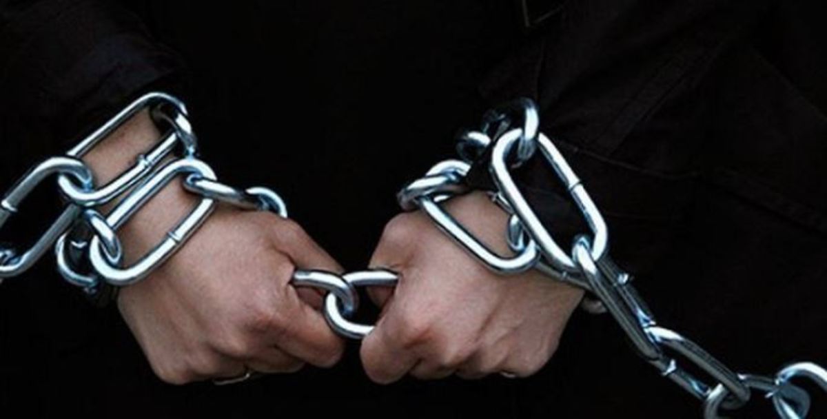 Αλυσόδεσε τη γυναίκα του στο πατάρι μπυραρίας