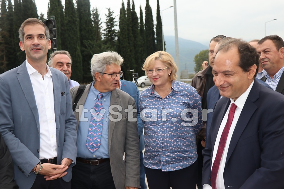 Γέλια και πειράγματα μεταξύ Μπακογιάννη και Σπίρτζη – «Γατάκι σε μένα;» – video