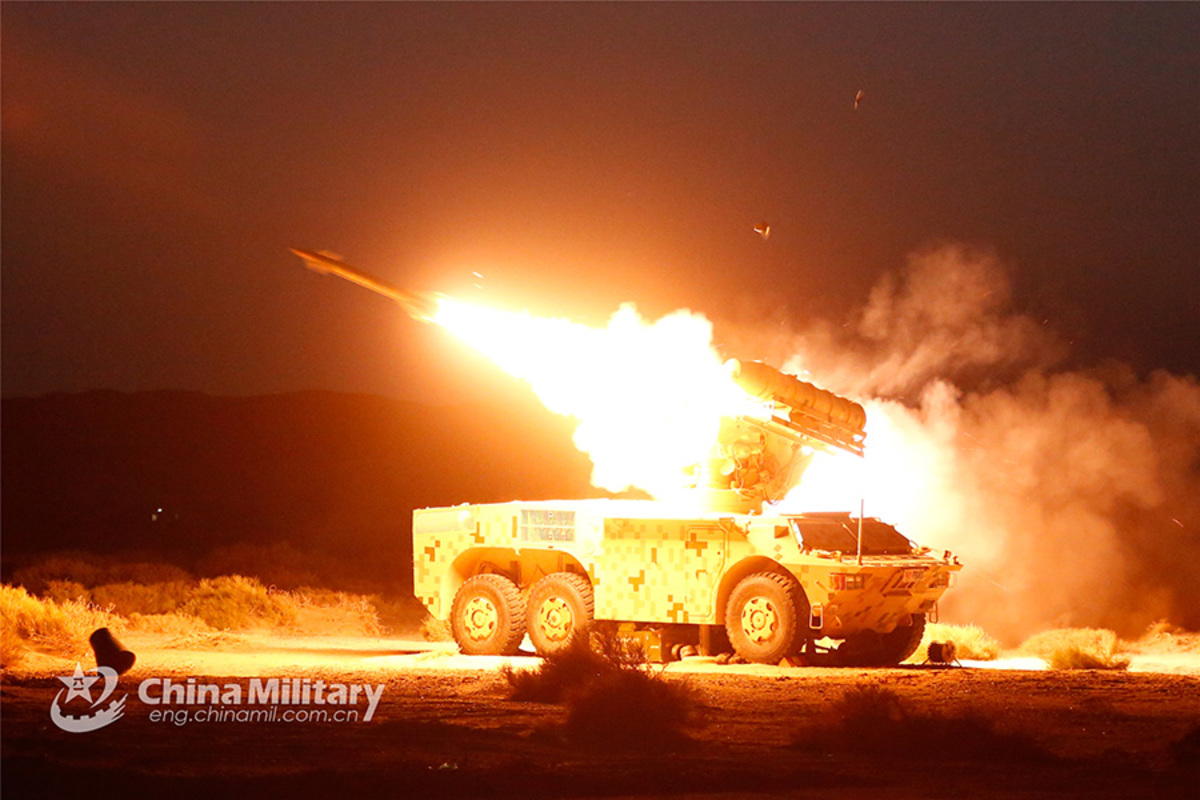 Η Κίνα έδειξε στους Αμερικανούς το όπλο που δεν αστοχεί σχεδόν ποτέ – Θα «σβήσει από το χάρτη» τα μαχητικά αεροσκάφη των ΗΠΑ! [pics]