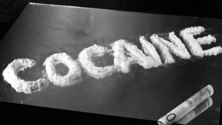 Τρέμουν Κολωνάκι και βόρεια προάστια – 300 ονόματα στη λίστα της κοκαΐνης – “Βαριά” ονόματα μπλεγμένα στα ναρκωτικά