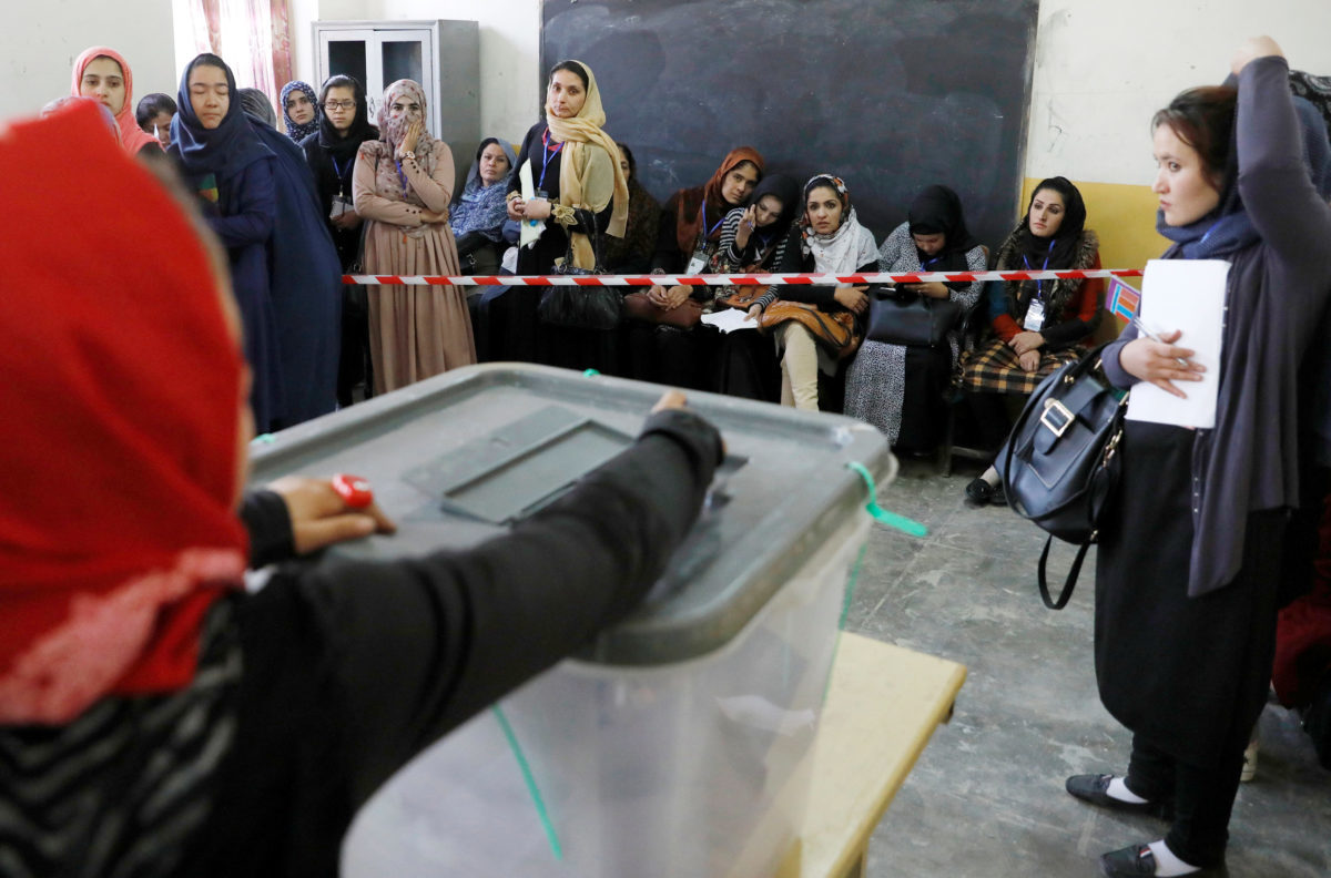 “Ματωμένες” εκλογές στο Αφγανιστάν – Εκρήξεις σε εκλογικά κέντρα