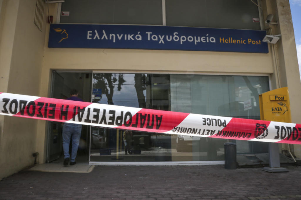 Θεσσαλονίκη: Λύθηκε το μυστήριο της άγριας ληστείας στα ΕΛΤΑ – Έβγαλε όπλο μπροστά στον κόσμο!
