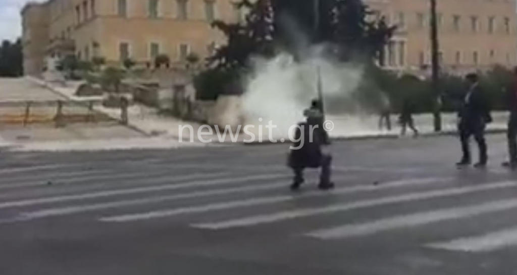 Επεισόδια στο Σύνταγμα: Μολότοφ και βανδαλισμοί στη μαθητική πορεία