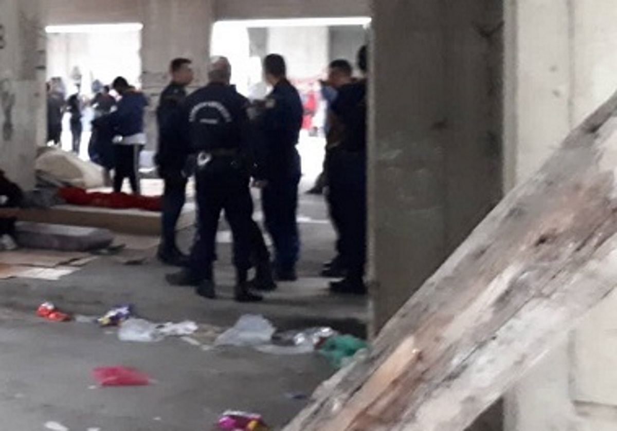 Θεσσαλονίκη: Τη νύχτα “πόλεμος” και το πρωί έφοδος της αστυνομίας – Εκκενώνεται ημιτελές συγκρότημα πολυκατοικιών – video