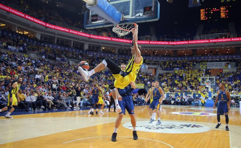 Euroleague: Οι “μαγικές” στιγμές της δεύτερης μέρας! Φοβερά καρφώματα – video