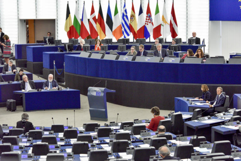 Η ΕΕ αναβαθμίζει Ελλάδα, Ισπανία, Γαλλία και η La Repubblica εξηγεί το λόγο