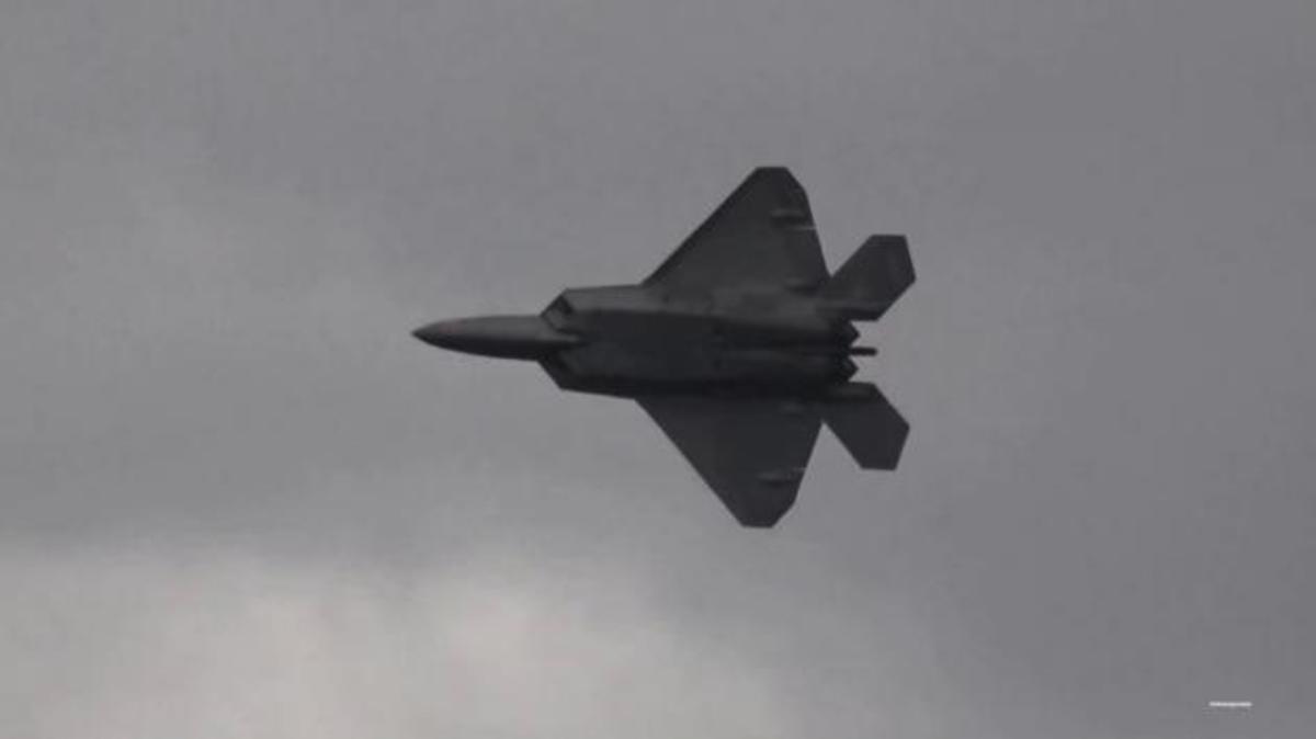 Ρώσος  αποκάλυψε πως τα αμερικανικά F-22 θα καταστρέψουν τους S-300 του Πούτιν!