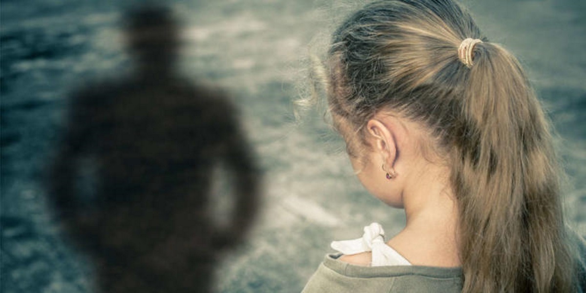 Στο σκαμνί ο 48χρονος που βίαζε την 6χρονη κόρη της συντρόφου του – Εξασφάλιζε τη σιωπή της με ανείπωτες απειλές