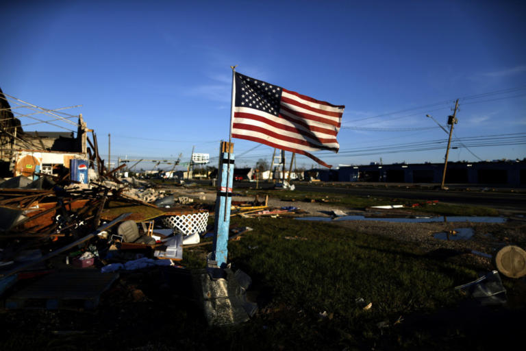 Κυκλώνας Μάικλ: 6 νεκροί και απίστευτες καταστροφές - Τώρα απειλεί Βόρεια Καρολίνα και Βιρτζίνια