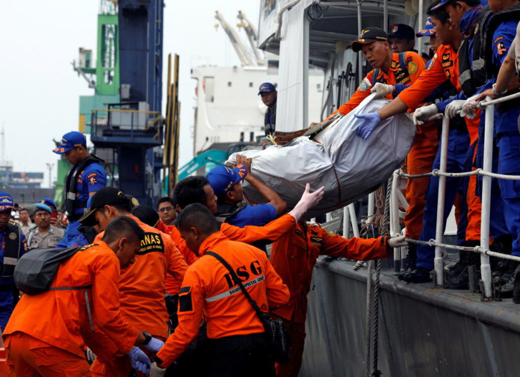 Βρέθηκε η άτρακτος του Boeing που συνετρίβη στην Ινδονησία