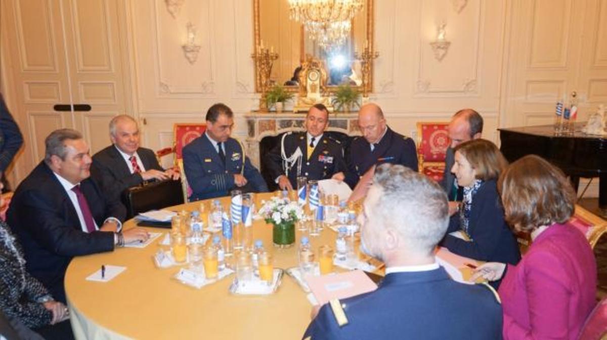 Ψάχνουν “κουμπαρά” να σπάσουν για το νέο πλοίο του ΠΝ