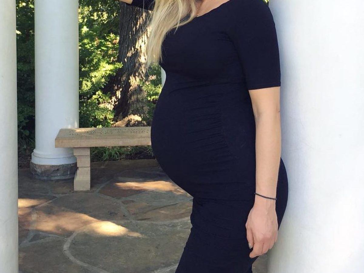 Μπήκε στον έβδομο μήνα της εγκυμοσύνης της και μας δείχνει πόσο έχει φουσκώσει η κοιλίτσα της!