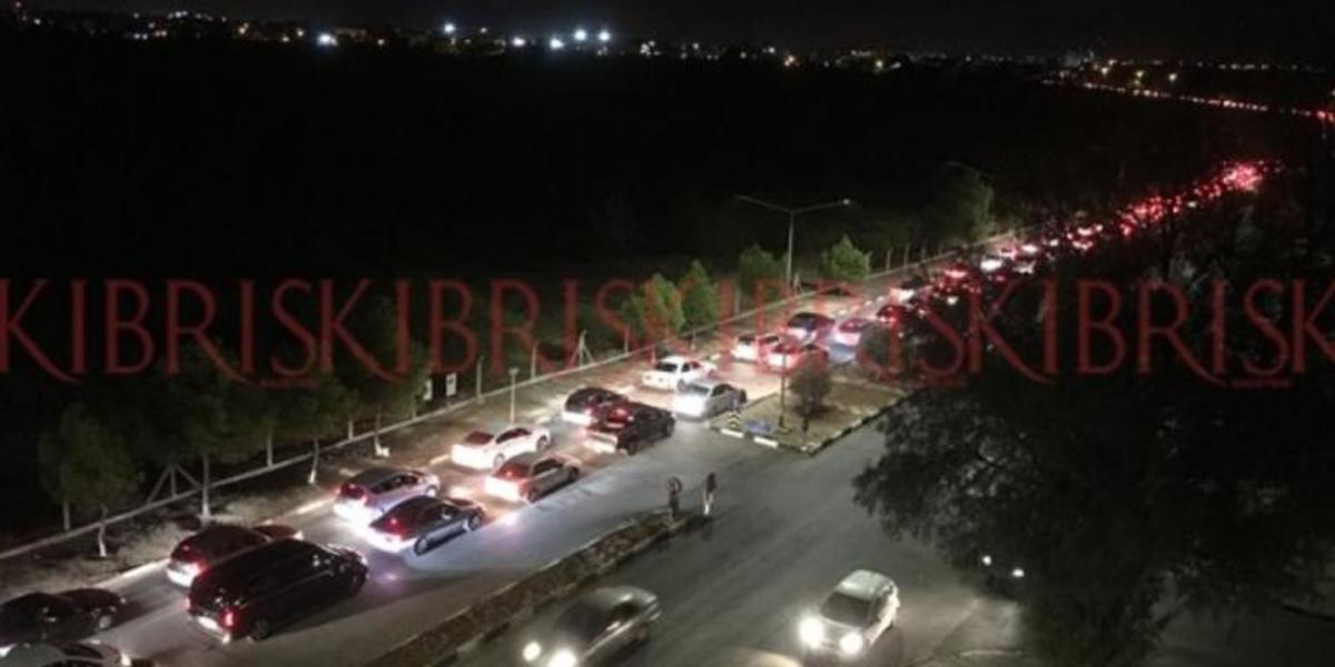 Έκαναν… ουρές οι Ελληνοκύπριοι για να γιορτάσουν την ανεξαρτησία στα κατεχόμενα!