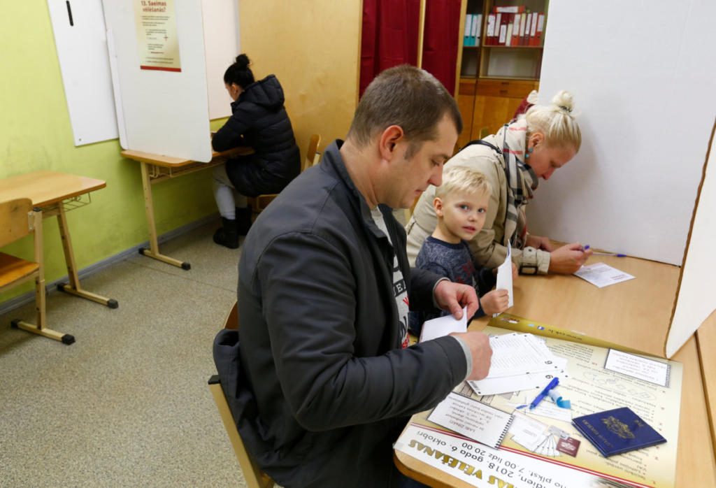 Στις κάλπες σήμερα οι Λετονοί – Άνοδο του φιλορωσικού κόμματος δείχνουν οι δημοσκοπήσεις