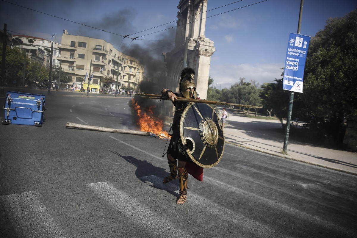 Επεισόδια: “Τρέλα” με τον… Λεωνίδα στους Στύλους του Ολυμπίου Διός! [pics]