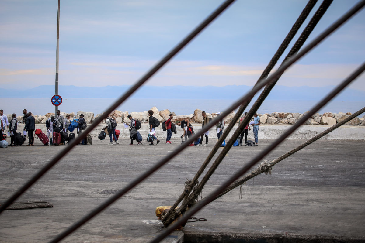 Αναχώρησαν από την Μυτιλήνη 104 μετανάστες που αιτούνται άσυλο