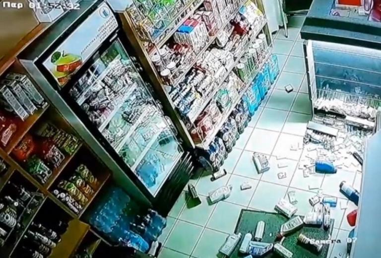 Σεισμός στη Ζάκυνθο: Τα βίντεο του τρόμου! Η στιγμή που τα ρίχτερ χτυπούν το νησί – video