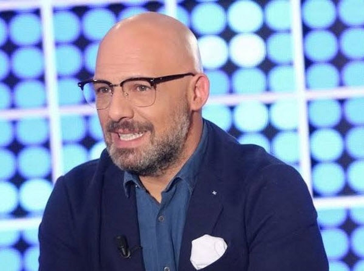 Ο Μουτσινάς και το «Όλα» του Θέμου