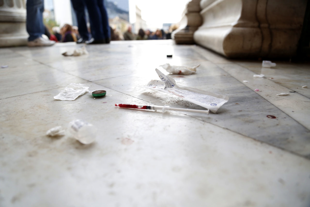 Τραγική η κατάσταση με τα ναρκωτικά στην Αθήνα – Απογοητευτικά τα ευρήματα έκθεσης