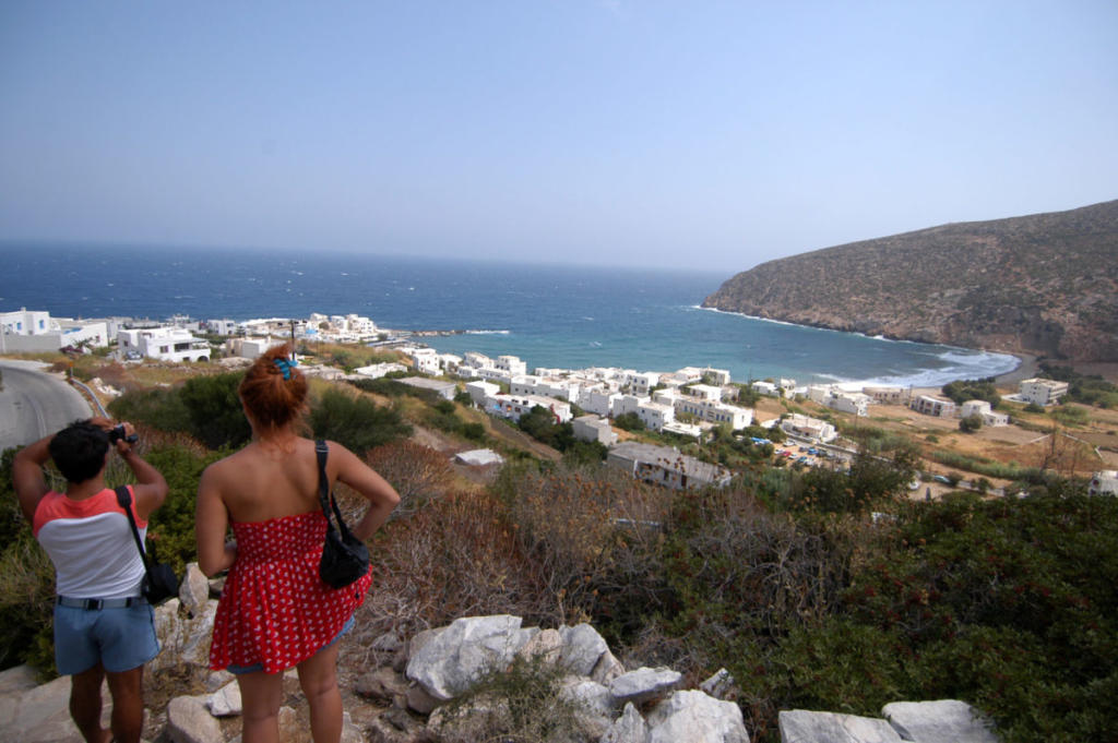 Νάξος: Οι τουρίστες από την Αυστρία δεν θέλουν κοντά τους “απένταρα σκουλήκια από την Ελλάδα” – Χαμός στο νησί!
